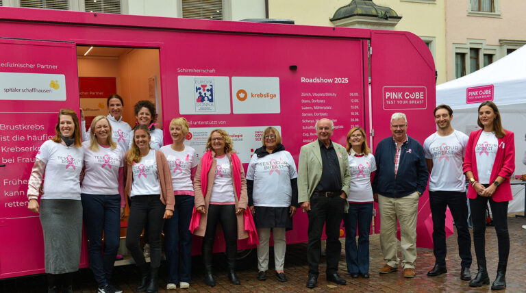 Eröffnung des PINK CUBE am 25. September 2025 in Schaffhausen auf dem Fronwagplatz mit PINK CUBE Partnern, Sponsoren und Gästen. (Credo GmbH/Marco Dal Molin)