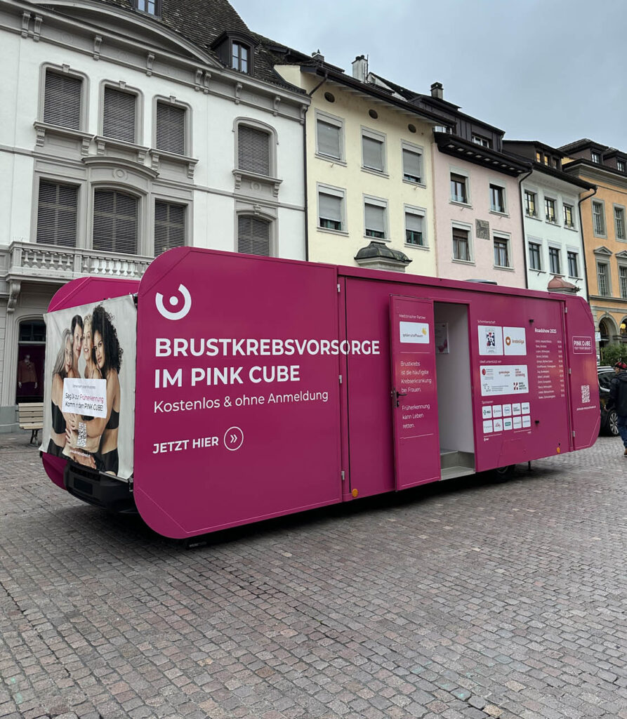 Der PINK CUBE am 25. September 2025 auf dem Fronwagplatz in Schaffhausen. (Credo GmbH/Marco Dal Molin)