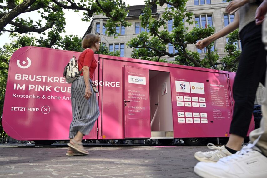 Der PINK CUBE auf dem Werdmühleplatz in Zürich am 28. Mai 2026 (KEYSTONE/Walter Bieri)